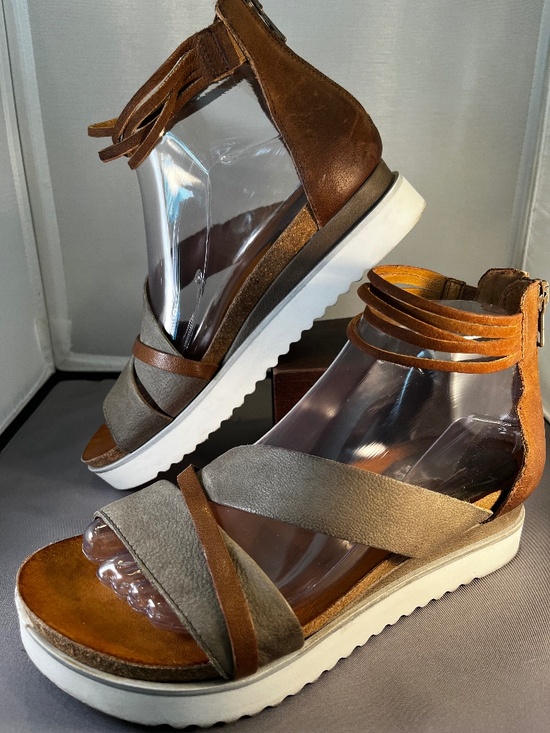 Miz Mooz New York City Shoes - Miz Mooz New York City Tan and Khaki Ankle Strappy Sandals Size 38 (7.5-8)